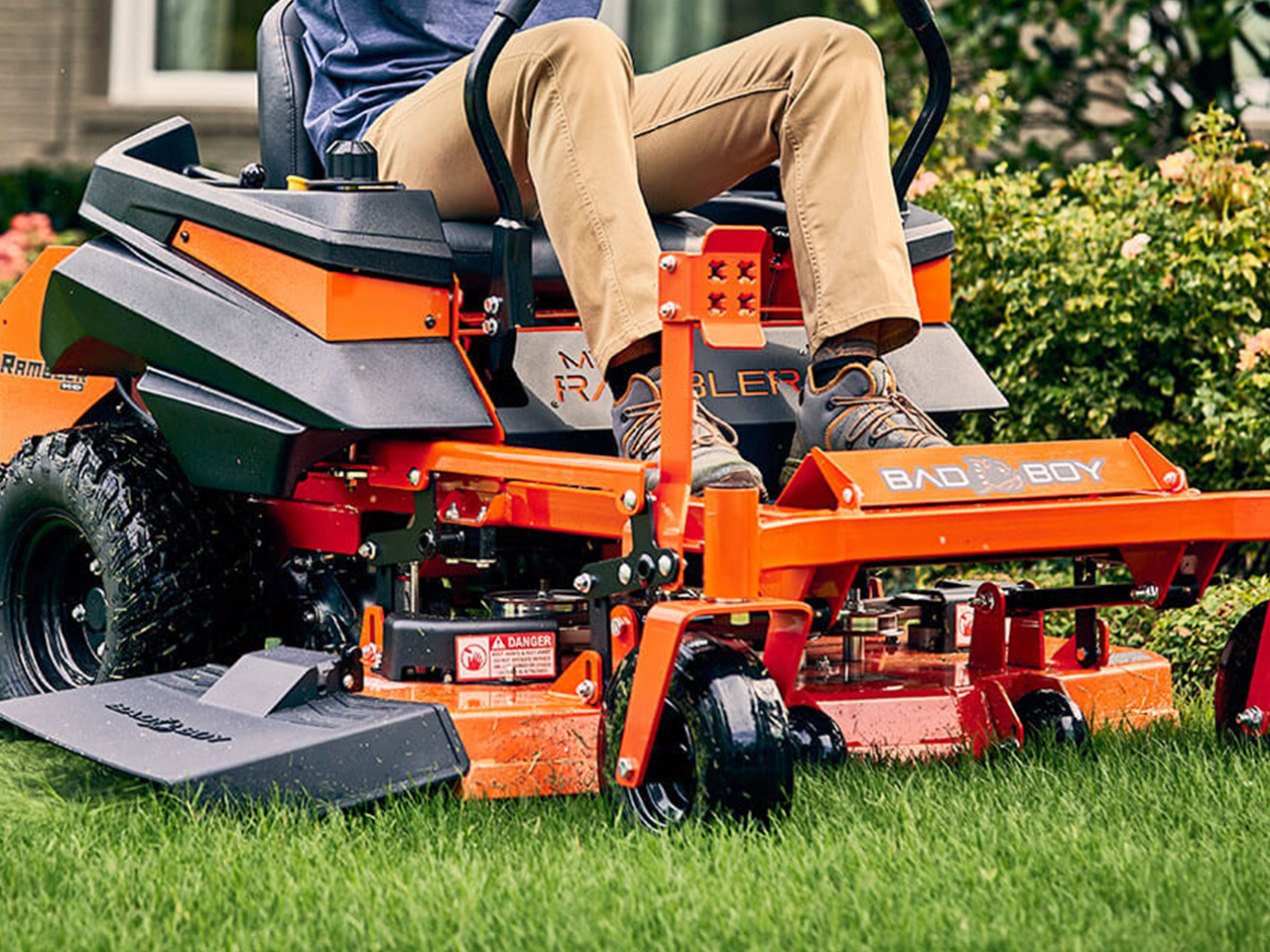 Bad Boy MZ Rambler 42" Kawasaki 726cc 21.5HP FR651V Zero Turn Mower w/Side Discharge Bad Boy Trailer MZRKA22HP42
