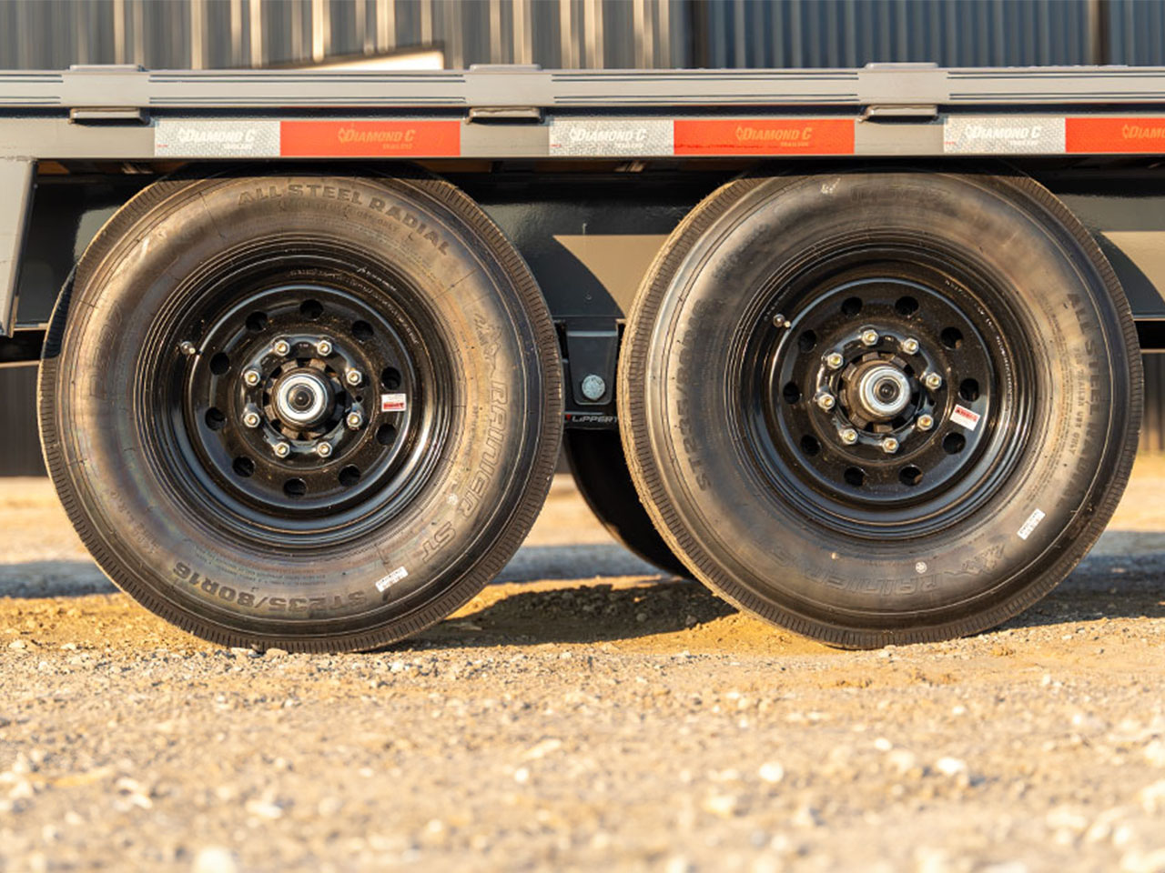 Diamond C 8.5 x 20 14K Flip Knee Ramps Deck Over Equipment Trailer DEC Diamond C Trailer DEC207-L20X102-D60FKR