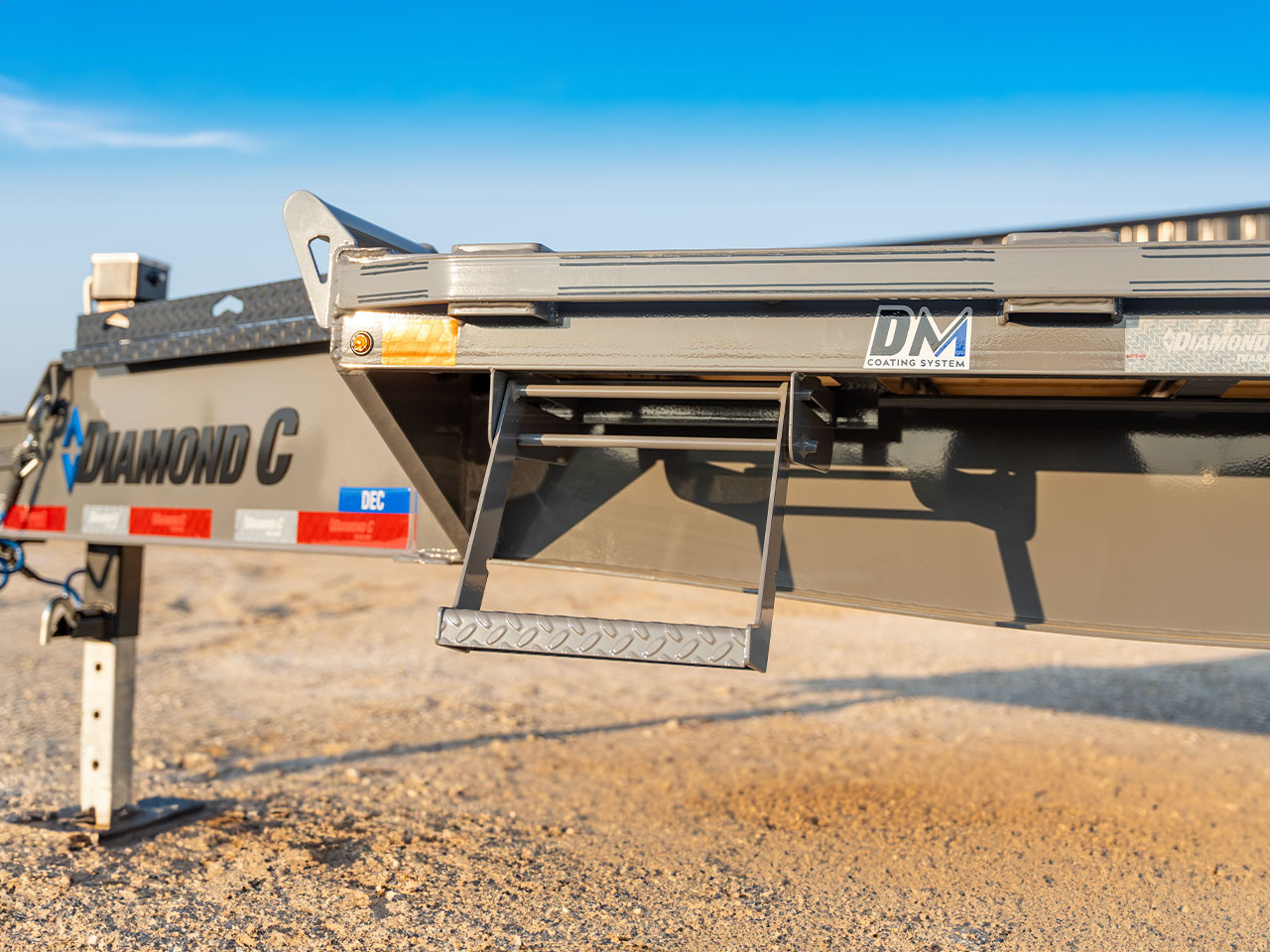 Diamond C 8.5 x 20 14K Flip Knee Ramps Deck Over Equipment Trailer DEC Diamond C Trailer DEC207-L20X102-D60FKR