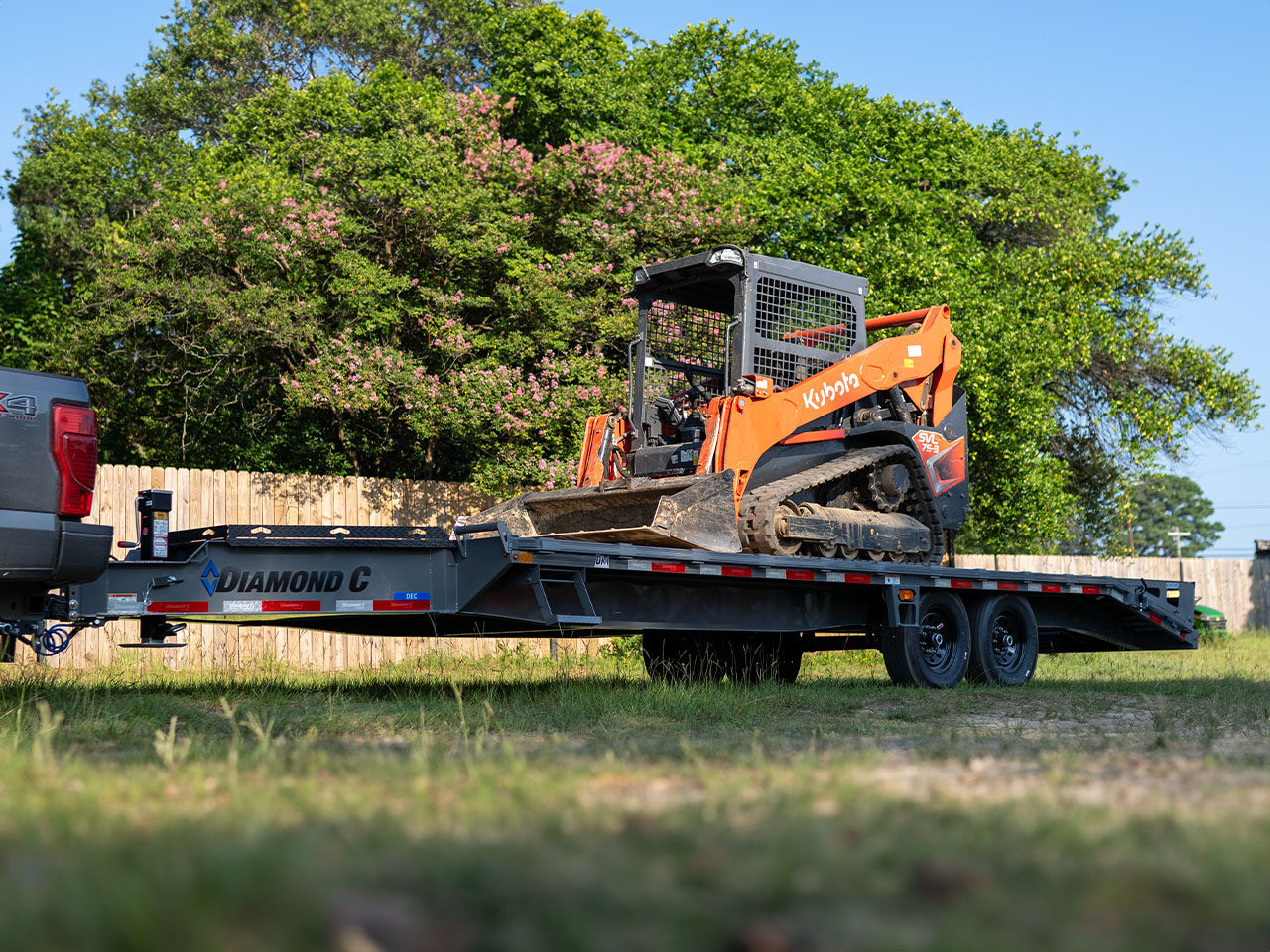 Diamond C 8.5 x 24 14K Max Ramps Deck Over Equipment Trailer w/Storage Box DEC Diamond C Trailer DEC207-L24X102-D60MBX