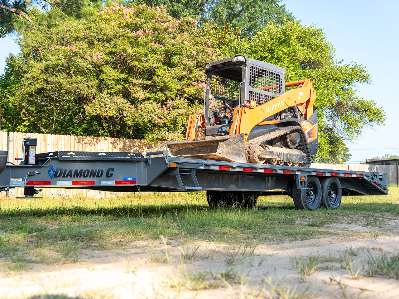 Diamond C 8.5 x 24 14K Max Ramps Deck Over Equipment Trailer w/Storage Box DEC Diamond C Trailer DEC207-L24X102-D60MBX