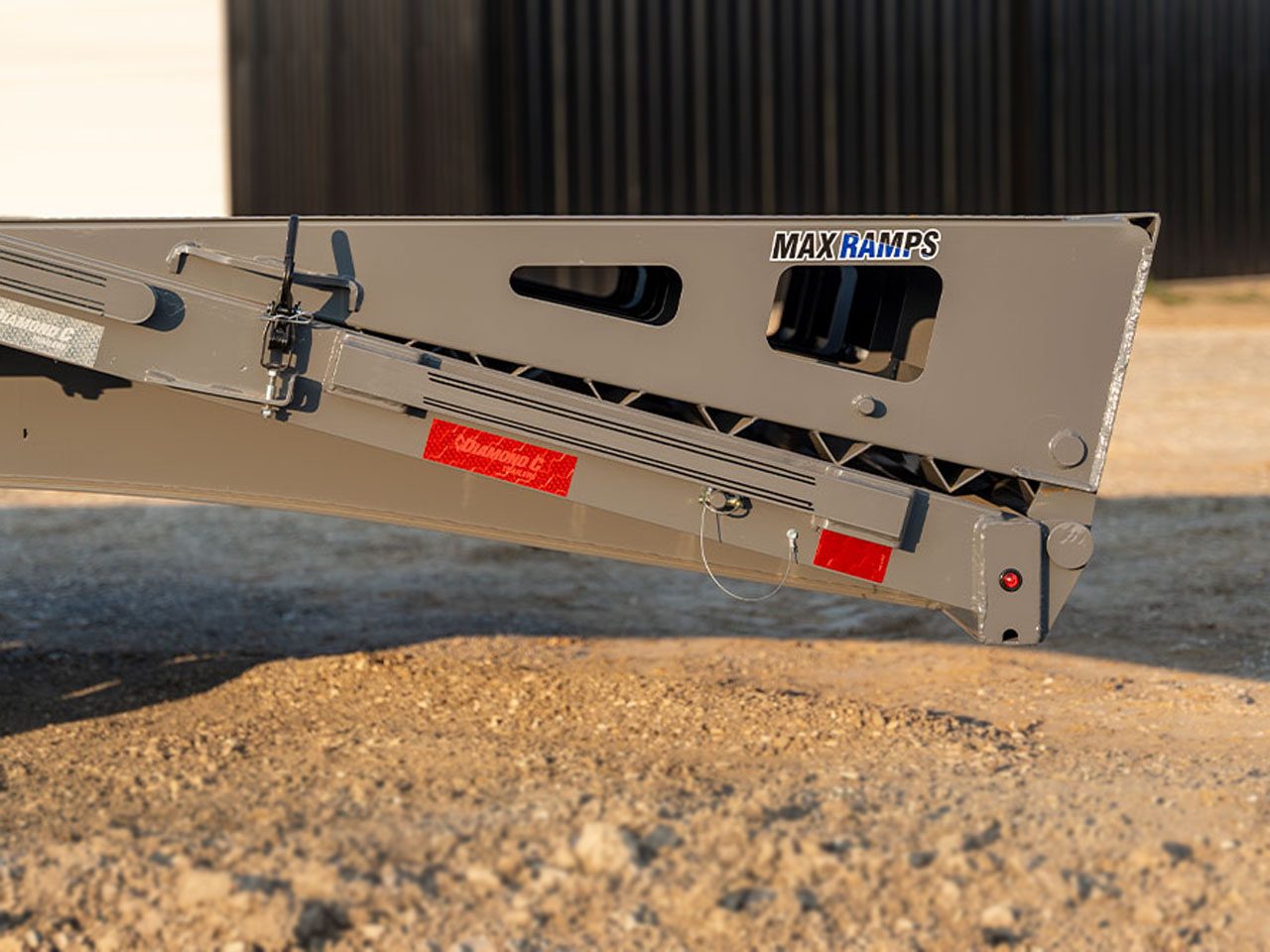 Diamond C 8.5 x 24 14K Max Ramps Deck Over Equipment Trailer Winch Mount DEC Diamond C Trailer DEC207-L24X102-D60MW