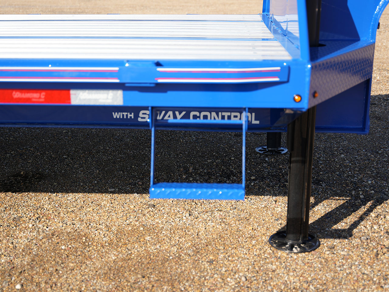 Diamond C 8.5 x 32 20K Gooseneck Equipment Trailer FMAX Diamond C Trailer FMAX210-L32X102-BX