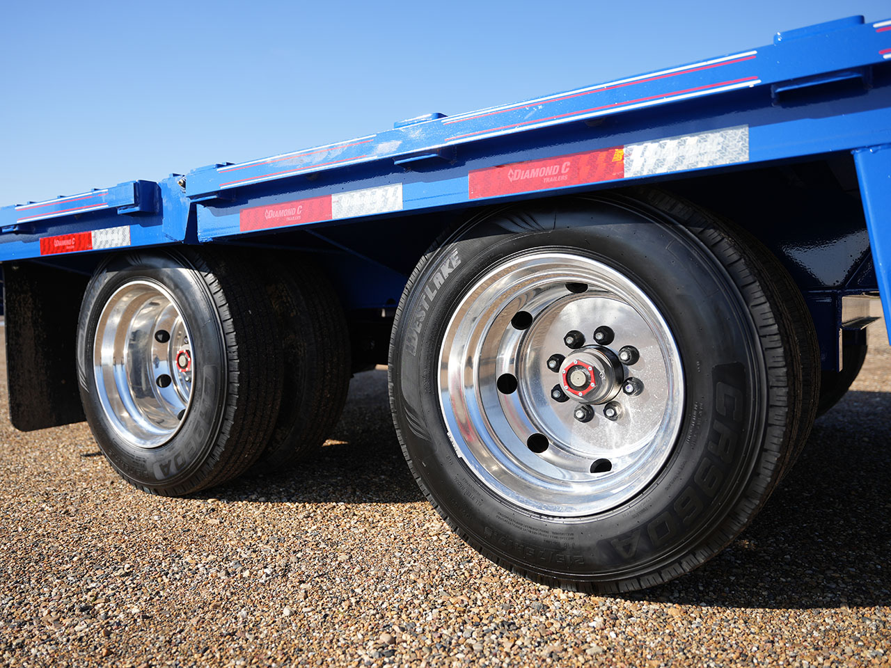 Diamond C 8.5 x 32 20K Gooseneck Equipment Trailer FMAX Diamond C Trailer FMAX210-L32X102-BX