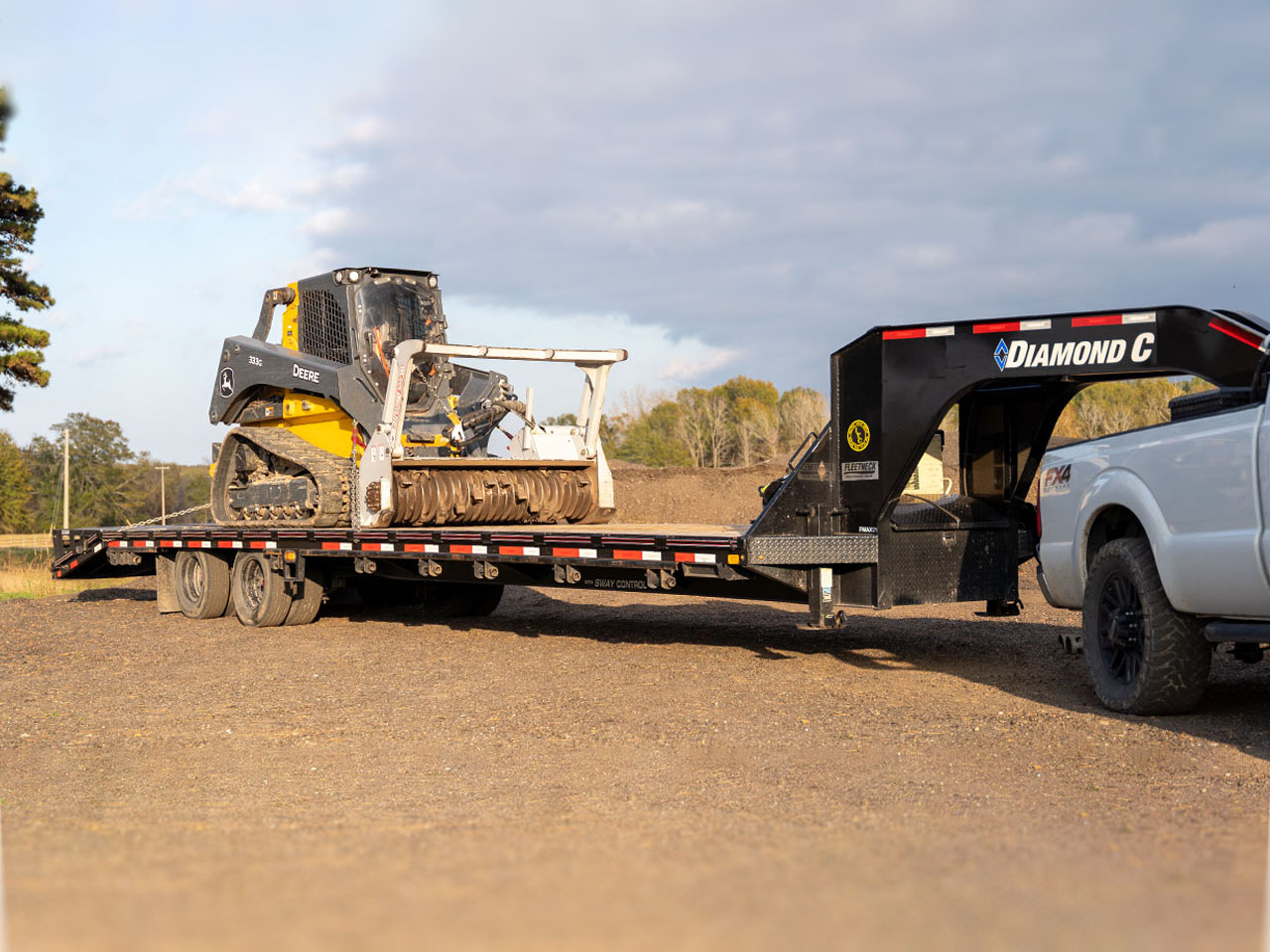 Diamond C 8.5 x 32 20K Gooseneck Equipment Trailer FMAX Diamond C Trailer FMAX210-L32X102-BX