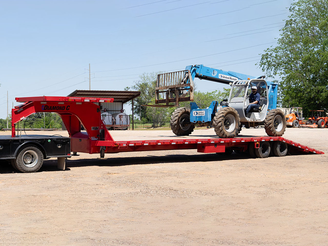 Diamond C 8.5 x 32 20K Gooseneck Equipment Trailer FMAX Diamond C Trailer FMAX210-L32X102-BX