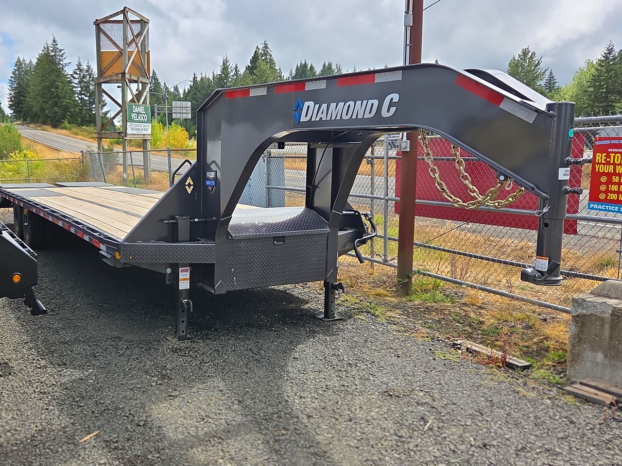 Diamond C 8.5 x 32 24K GN Equip Trailer w/Blackwood Hydraulic Dovetail Diamond C Trailer FMAX212-L32X102-DBWJDH