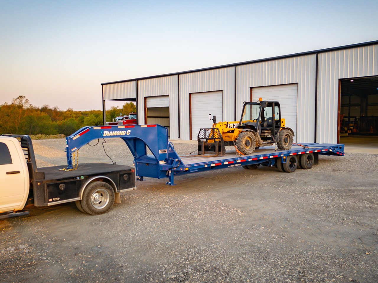 Diamond C 8.5 x 32 24K GN Equip Trailer w/Blackwood Hydraulic Dovetail Diamond C Trailer FMAX212-L32X102-DBWJDH