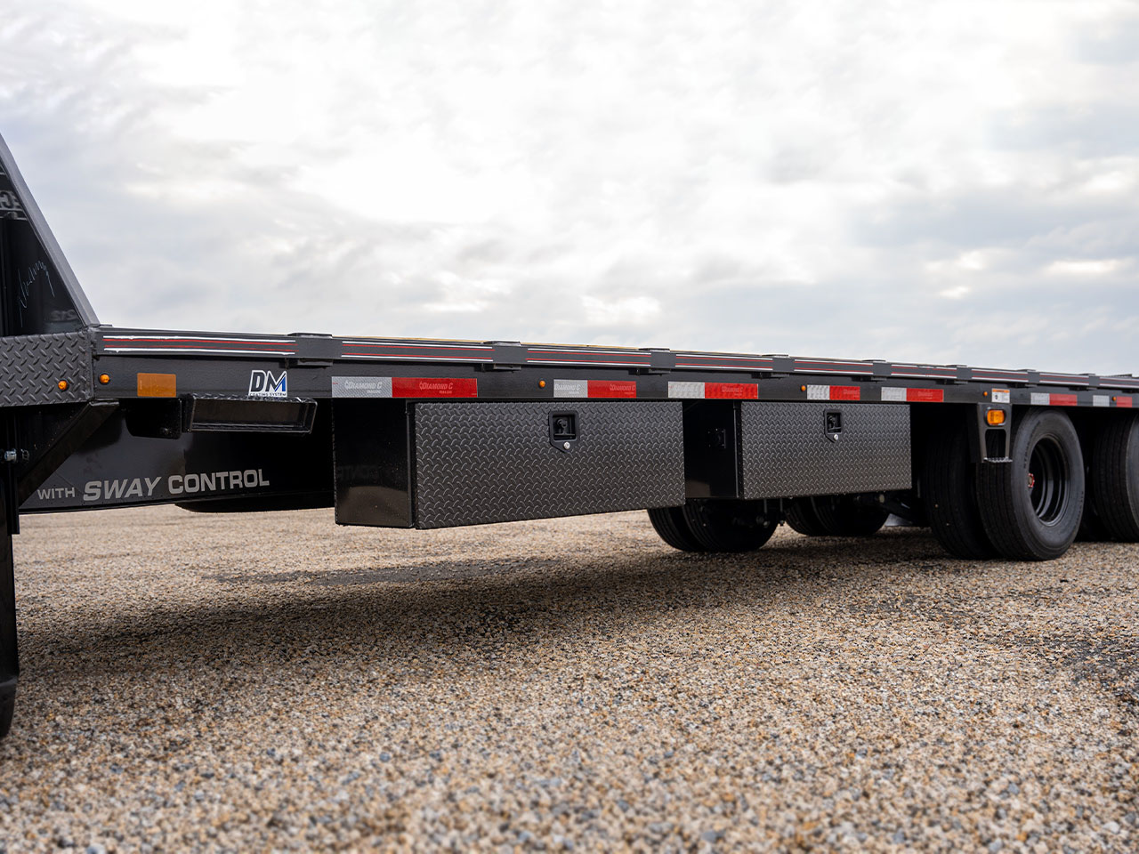 Diamond C 8.5 x 32 24K GN Equip Trailer w/Blackwood Hydraulic Dovetail Diamond C Trailer FMAX212-L32X102-DBWJDH