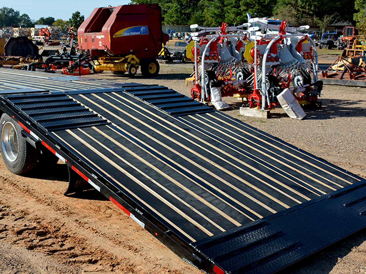 Diamond C 8.5 x 32 24K Pacesetter Blackwood GN Equipment Trailer FMAX Diamond C Trailer FMAX212-L32X102-PACDBW