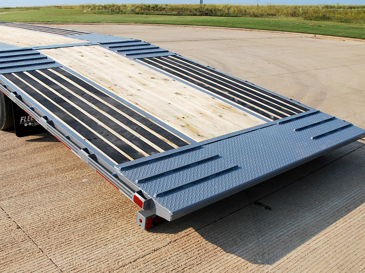 Diamond C 8.5 x 32 24K Pacesetter Gooseneck Equipment Trailer FMAX Diamond C Trailer FMAX212-L32X102-PAC