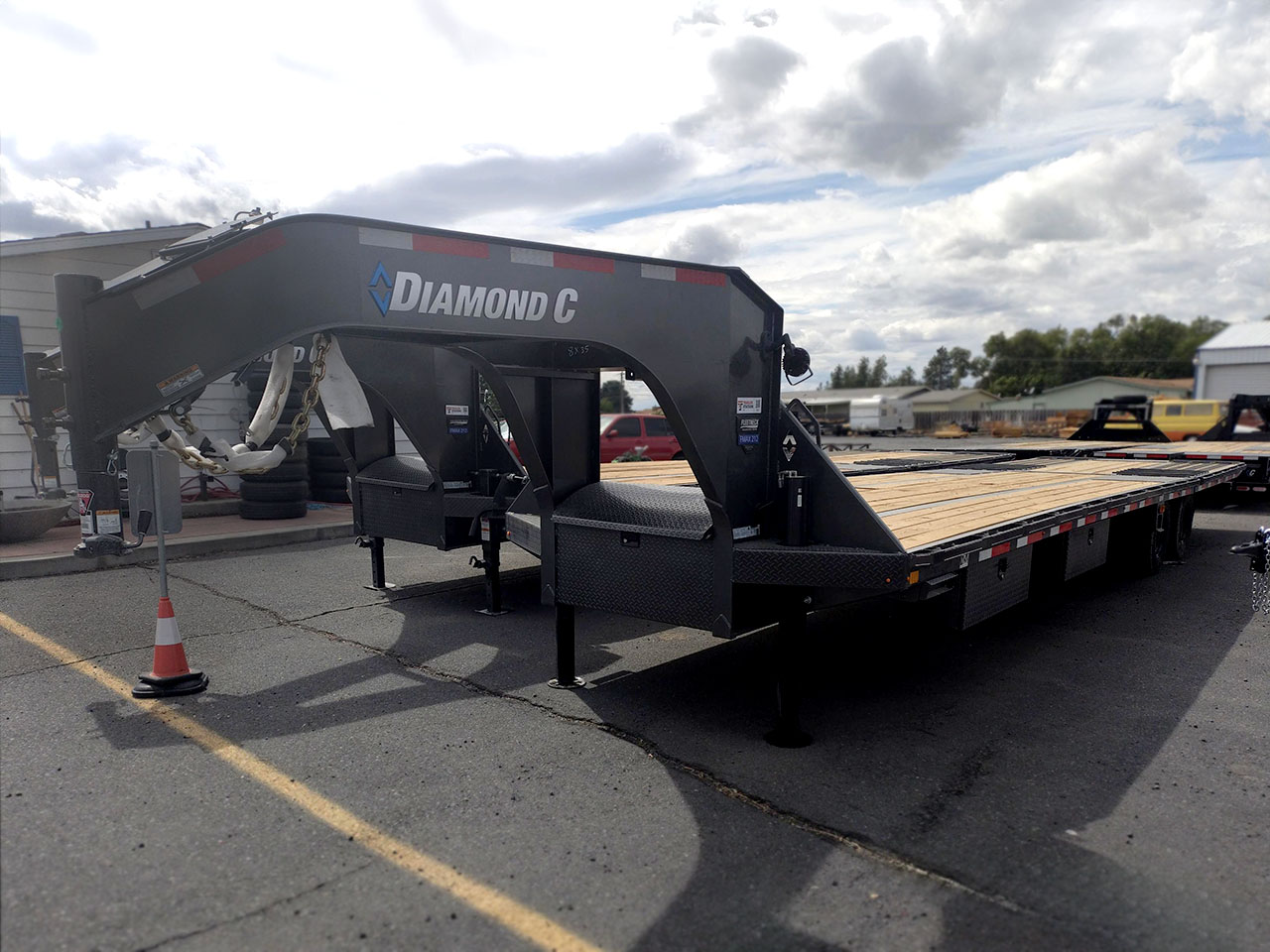 Diamond C 8.5 x 35 24K Gooseneck Equipment Trailer w/Blackwood Hydraulic Dovetail Diamond C Trailer FMAX212-L35X102-DBW
