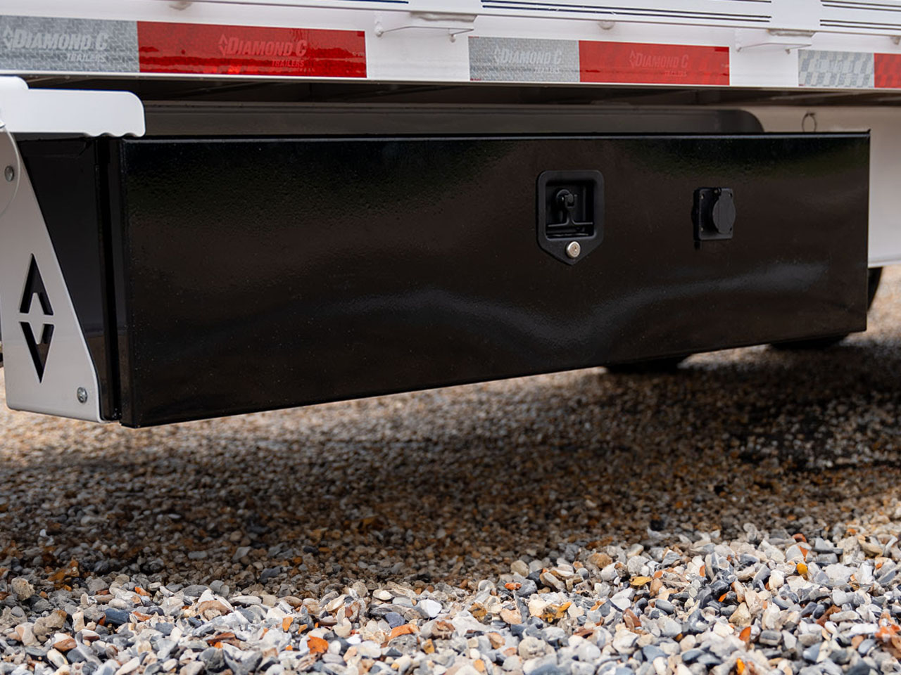 Diamond C 8.5 x 22 14K Equipment Tilt Trailer w/Winch Mount DET Diamond C Trailer DET207-L22X102-JSHSCW