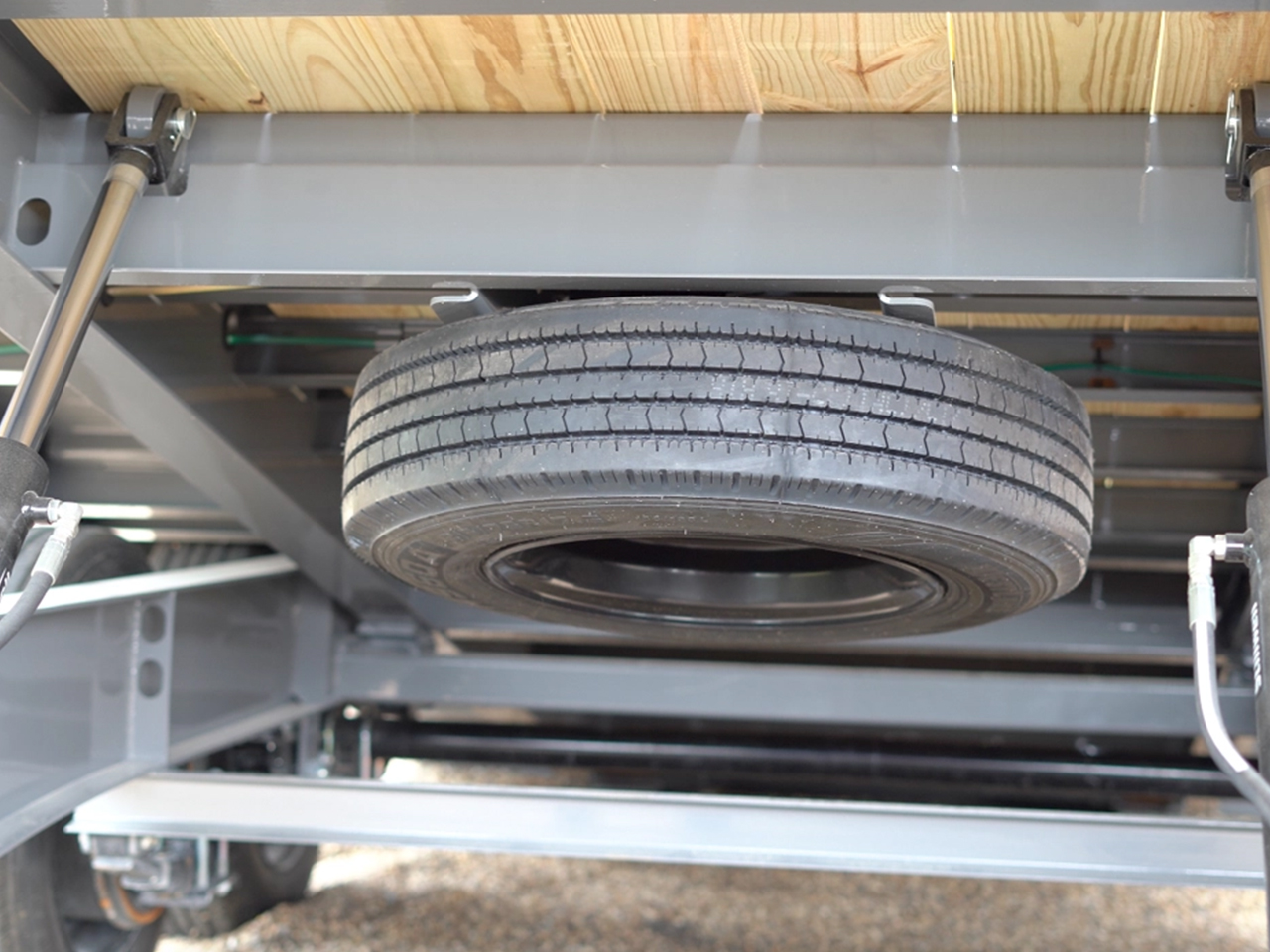 Diamond C 8.5 x 22 14K Equipment Tilt Trailer Diamond C Trailer DET207-L20X102